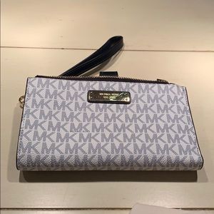 MK matching wallet/wristlet to match handbag